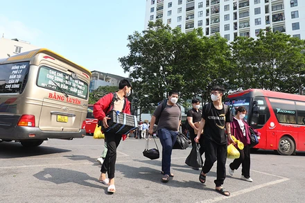 Dự báo lượng hành khách qua các bến xe Hà Nội trong dịp cao điểm Tết Nguyên đán tăng 250-350% so với ngày thường. 