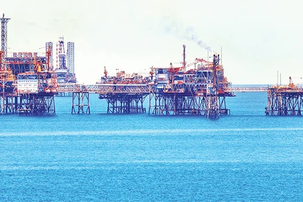 Cụm nhà giàn của Liên doanh Việt-Nga Vietsovpetro trên Biển Ðông. 