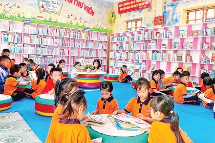 Thư viện Trường tiểu học Vĩnh Hòa được đầu tư bài bản, hiện đại có nhiều đầu sách. 