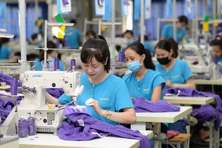 Sản xuất tại Tổng công ty cổ phần Dệt may Hà Nội. (Ảnh NGUYÊN TRANG) 