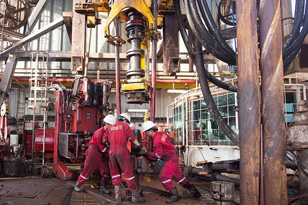 Người lao động PV Drillings trên giàn khoan. 