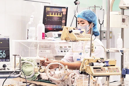 Bệnh viện đa khoa tỉnh Kon Tum được trang bị nhiều thiết bị y tế hiện đại, đáp ứng nhu cầu khám, chữa bệnh của nhân dân trên địa bàn. 