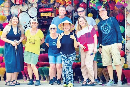 Du khách quốc tế đến Huế dịp lễ 30/4 và 1/5 năm nay. 