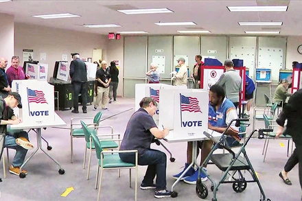 Cử tri Mỹ đi bỏ phiếu sớm ở thủ đô Washington D.C. 