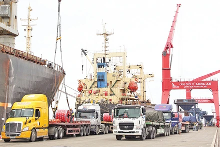 Long An sẽ có chính sách thu hút container vào cảng quốc tế Long An. 