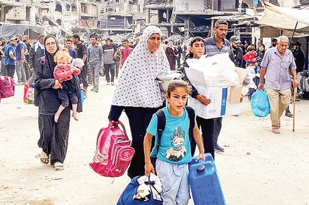 Người dân Gaza buộc phải di dời do xung đột. (Ảnh REUTERS) 