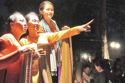 Tái hiện Chợ chiếu "ma" Ðịnh Yên ở Ðồng Tháp. 