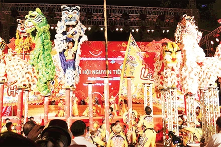 Biểu diễn Lân-Sư-Rồng tại Quận 5, cái nôi của loại hình nghệ thuật này tại Thành phố Hồ Chí Minh. (Ảnh HOÀNG VIỆT TRUNG) 