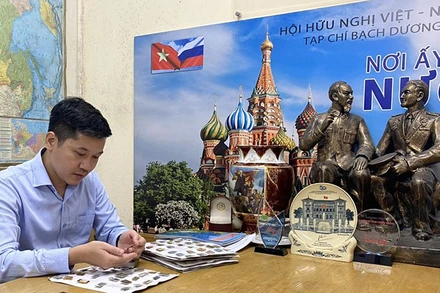 Ninh Văn Tiến với bộ sưu tập huân chương, huy chương và huy hiệu Liên Xô (trước đây) và nước Nga. 