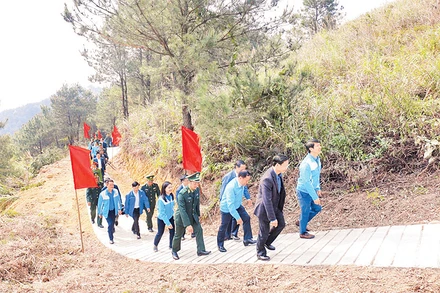 Công trình thanh niên "Tuyến đường kiểm tra Cột mốc 1218" ở xã Mẫu Sơn, huyện Lộc Bình, tỉnh Lạng Sơn. 