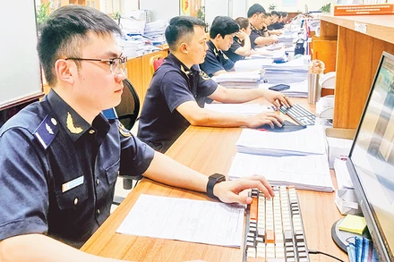 Thực hiện hải quan điện tử tại Chi cục Hải quan cửa khẩu cảng Hải Phòng khu vực 3. 