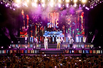 Các hoạt động trong Festival Huế thu hút đông đảo du khách trong nước và quốc tế tham dự. 