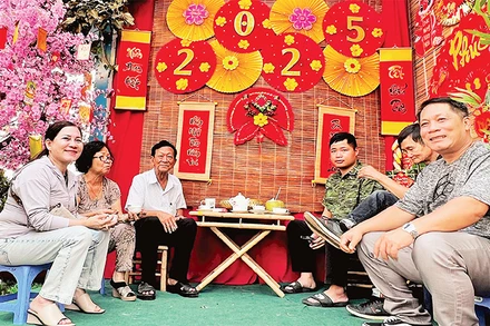 Góc phố xuân trở thành điểm sinh hoạt thú vị của người dân Khu phố 5, Phường 11, quận Phú Nhuận trong thời gian qua. 