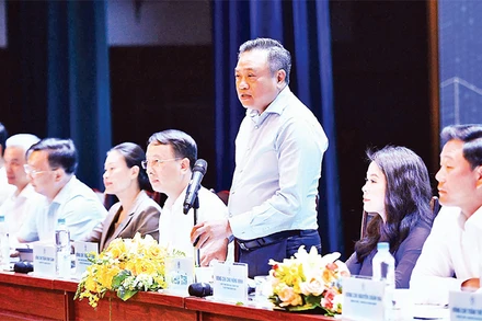 Chủ tịch UBND thành phố Hà Nội Trần Sỹ Thanh gặp mặt, đối thoại với thanh niên Thủ đô. 