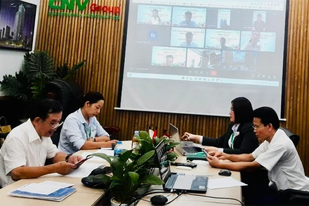 Một buổi sinh hoạt chi bộ trực tuyến của đảng viên Công ty cổ phần Tập đoàn công nghiệp Việt. 