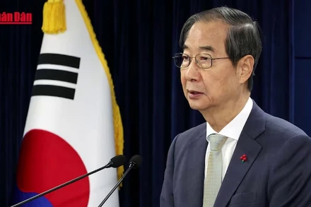 [Video] Thủ tướng Hàn Quốc Han Duck Soo được phục chức