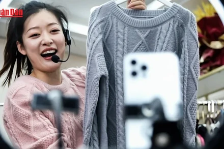 [Video] Trung Quốc siết chặt quản lý livestream bán hàng