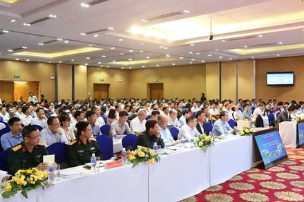 Các đại biểu tham dự hội nghị.