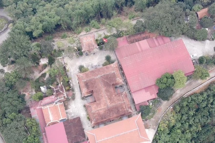 Theo Sở Xây dựng Hòa Bình, chỉ ngôi chùa Phật Quang (màu nâu ở giữa) là có giấy phép xây dựng. Còn lại các công trình chung quanh không có giấy phép xây dựng.