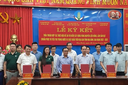 Đại diện 5 cơ quan tại lễ ký kết.