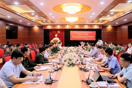 Đoàn khảo sát tại buổi làm việc với tỉnh Hòa Bình.