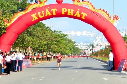 Các vận động viên tranh tài về đích.