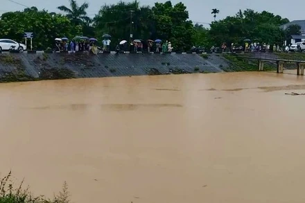 Khu vực nước lũ cuốn trôi 2 em học sinh.