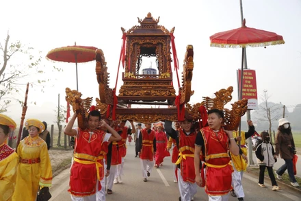 Rước kiệu truyền thống tại Lễ hội chùa Tiên 2024.