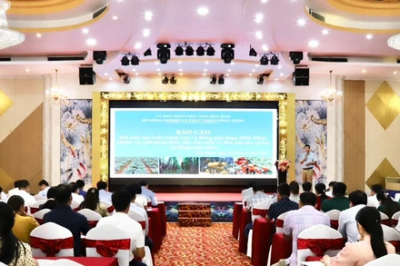 Đông đảo đại biểu dự hội nghị.