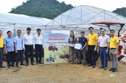 Lễ bàn giao máy móc, thiết bị cho Hợp tác xã V-Oganic Quyết Chiến, huyện Tân Lạc, Hòa Bình.