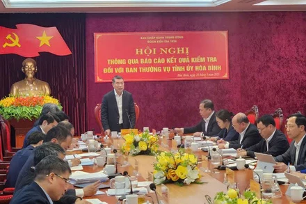 Đồng chí Lê Minh Hưng phát biểu tại hội nghị.