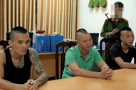 Các đối tượng Bắc, Lương, Hải (từ trái sang) tại cơ quan Công an.