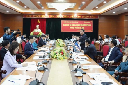 Các đại biểu tại buổi làm việc.