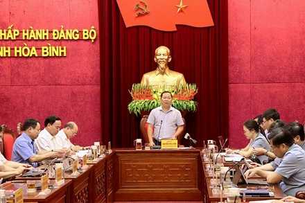Bí thư Tỉnh ủy Hòa Bình Nguyễn Phi Long chỉ đạo hội nghị.