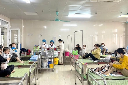 Bệnh nhi nằm điều trị tại Bệnh viện Sản-Nhi tỉnh Ninh Bình.