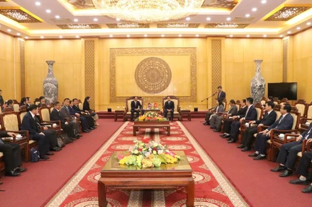 Thứ trưởng Ngoại giao nước Cộng hòa Dân chủ Nhân dân Lào Phoxay Khaykhamphithoune thăm và làm việc tại Ninh Bình. (Ảnh: Đức Phương)