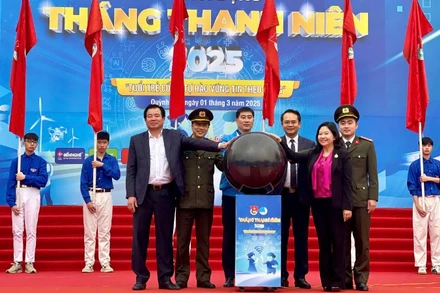 Các đại biểu thực hiện nghi thức khởi động Tháng Thanh niên năm 2025.