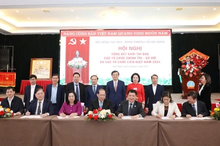 Các đơn vị trong Khối ký kết giao ước thi đua năm 2025.