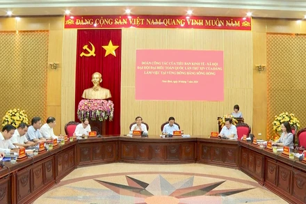 Quang cảnh buổi làm việc.