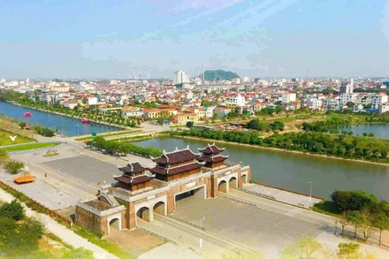 Một góc đường Tràng An, thành phố Hoa Lư, tỉnh Ninh Bình. (Ảnh: Nguyễn Trường)