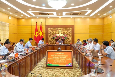 Bí thư Tỉnh ủy Đồng Tháp Lê Quốc Phong kết luận cuộc họp. (Ảnh: HỮU NGHĨA)