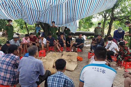 Các đối tượng bị bắt giữ tại hiện trường.