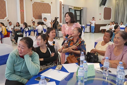 Học viên tham gia tập huấn theo hình thức thảo luận, làm việc nhóm. (Ảnh: HỮU NGHĨA)