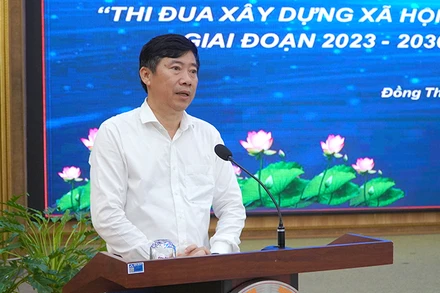 Chủ tịch Ủy ban nhân dân tỉnh Đồng Tháp Phạm Thiện Nghĩa phát động phong trào thi đua.