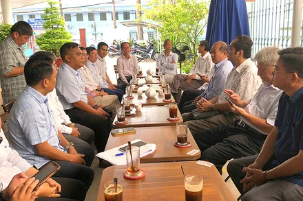 Sở Y tế tỉnh Đồng Tháp mời các đơn vị liên quan vụ nghi ngờ ngộ độc thực phẩm tại Ngày hội STEM ở Đồng Tháp trao đổi tìm hiểu nguyên nhân.