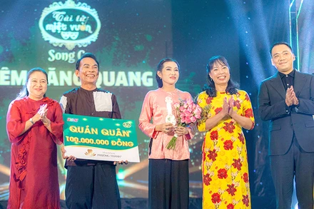 Cặp đôi tài tử Nguyễn Thanh Phong và Huỳnh Thị Kim Tuyến giành ngôi vị quán quân.