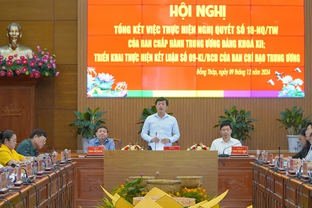 Ủy viên Trung ương Đảng, Bí thư Tỉnh ủy Đồng Tháp Lê Quốc Phong phát biểu tại hội nghị. (Ảnh: HỮU NGHĨA)