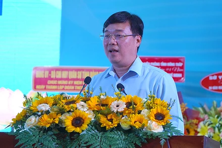 Ủy viên Trung ương Đảng, Bí thư Tỉnh ủy Đồng Tháp Lê Quốc Phong phát biểu tại buổi họp mặt. (Ảnh: HỮU NGHĨA)