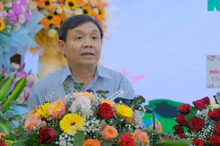 Phó Bí thư Thường trực Tỉnh ủy, Chủ tịch Hội đồng nhân dân tỉnh Đồng Tháp Phan Văn Thắng phát biểu tại hội thảo. (Ảnh: HỮU NGHĨA)