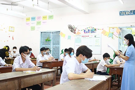 Thí sinh dự thi tuyển sinh vào lớp 10 tại một điểm thi ở thành phố Cao Lãnh. (Ảnh: Cổng Thông tin điện tử Đồng Tháp).